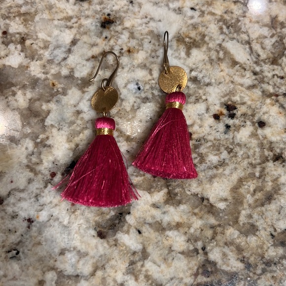 Hot pink fringe earrings with gold - Picture 2 of 2